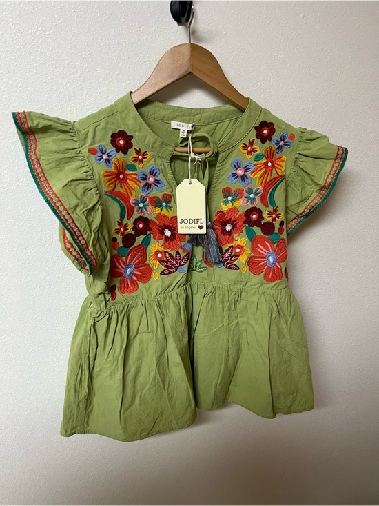 JODIFL Tops - JODIFL Light Green Embroidered Flutter-Sleeve Peplum Top